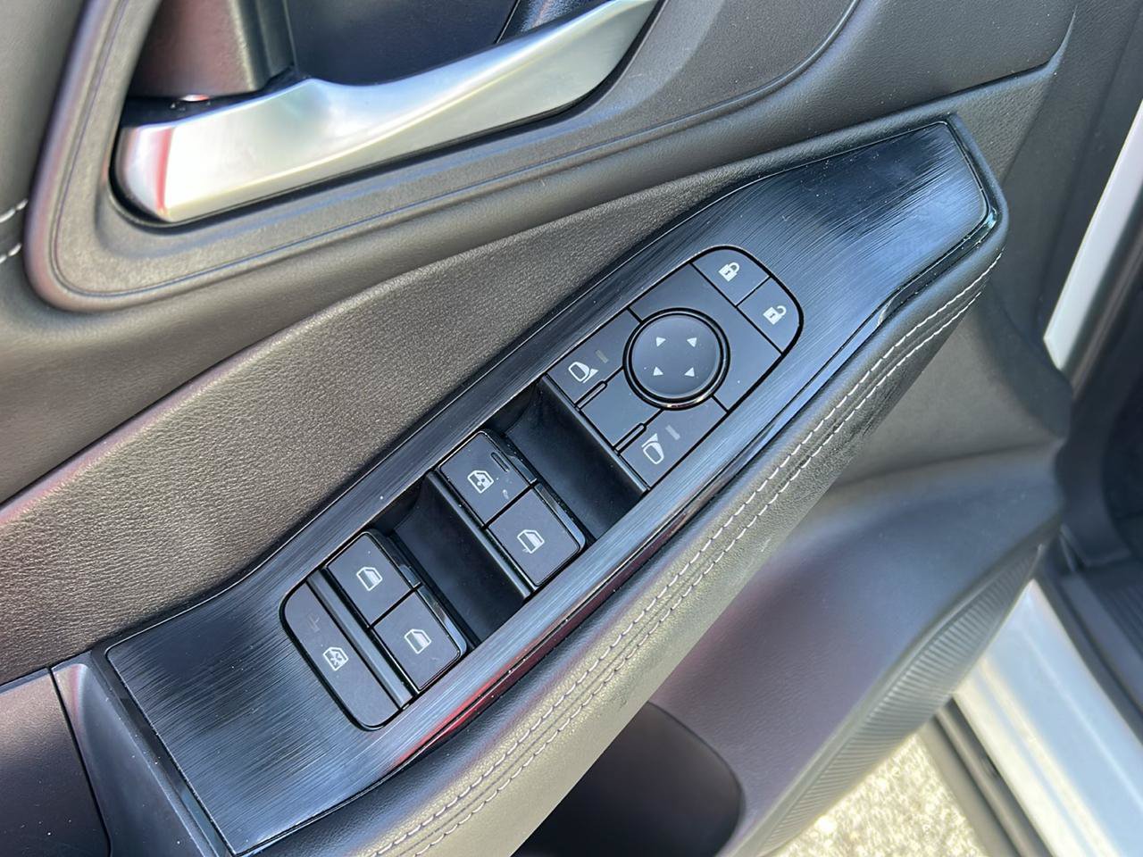 Used 2023 Nissan Rogue SV w/ SV Premium B Package FWD image 15