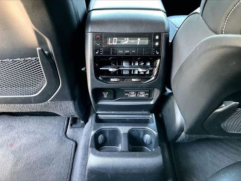 Certified 2022 Jeep Grand Cherokee L Limited AWD/4WD image 15