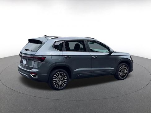 Used 2026 Volkswagen Taos SE FWD image 15