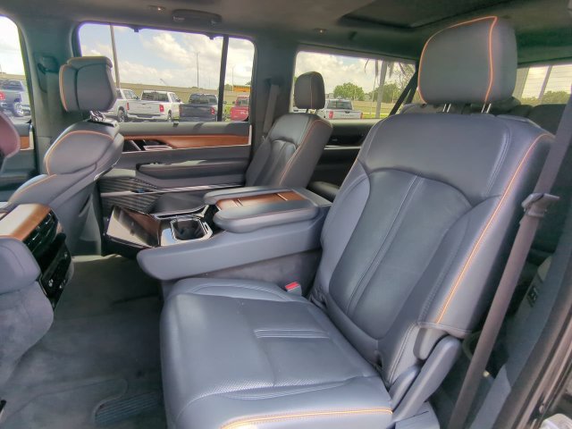 Used 2023 Jeep Grand Wagoneer L Series II AWD/4WD image 17
