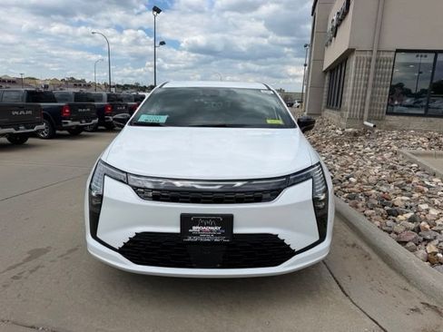 New 2027 Chrysler Pacifica Select FWD image 2