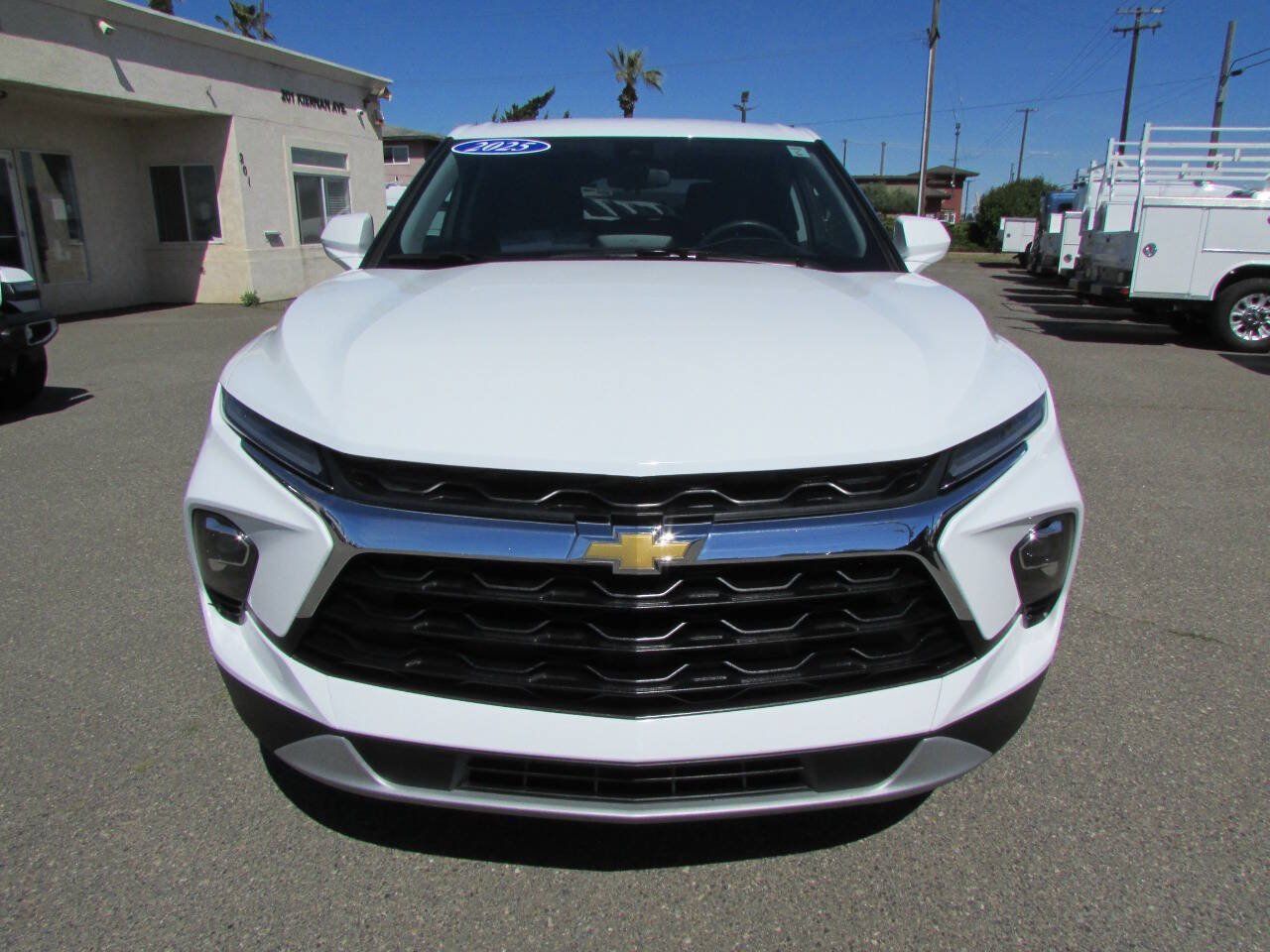 Used 2025 Chevrolet Blazer LT FWD image 4