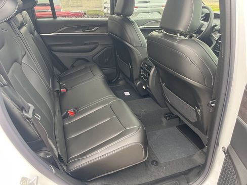 New 2025 Jeep Grand Cherokee Limited image 13