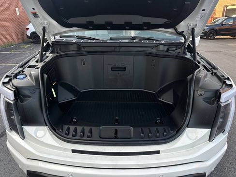 Used 2025 Ford F150 Lightning Platinum AWD/4WD image 18