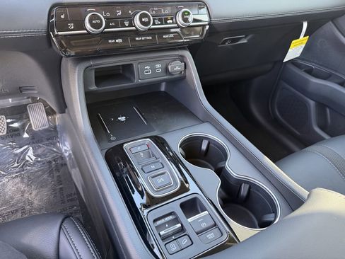 New 2025 Honda Pilot Touring image 25