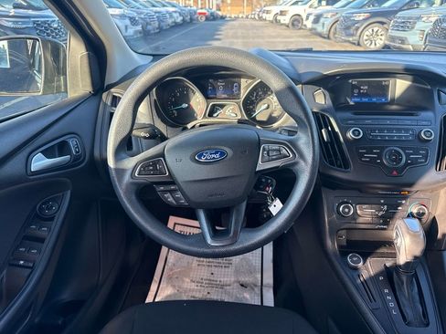 Used 2016 Ford Focus SE w/ SE Power Seat Package image 17