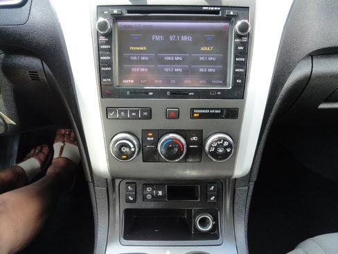 Used 2011 Chevrolet Traverse LT w/ Personal Connectivity Package FWD image 19