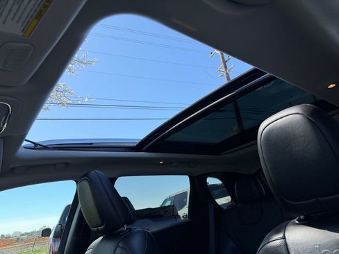 Used 2019 Jeep Cherokee Limited image 29