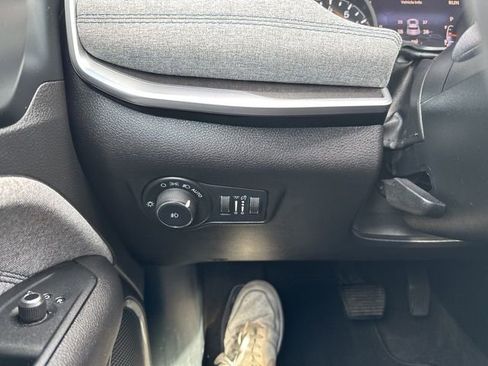 Used 2025 Jeep Compass Latitude image 21