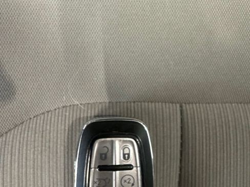 Used 2018 Chrysler Pacifica Touring Plus FWD image 27