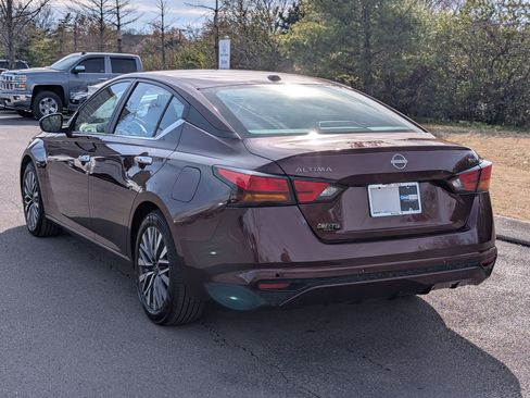 Used 2024 Nissan Altima 2.5 SV image 3