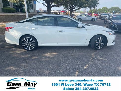 Used 2020 Nissan Altima 2.5 Platinum FWD image 2