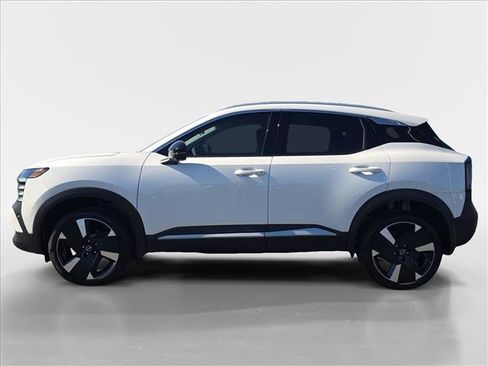 New 2026 Nissan Kicks SR FWD image 2