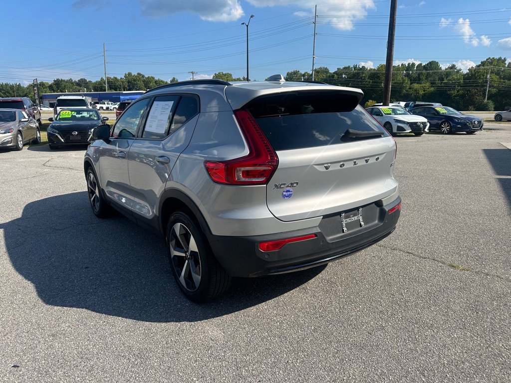 Used 2023 Volvo XC40 B4 Ultimate FWD image 3