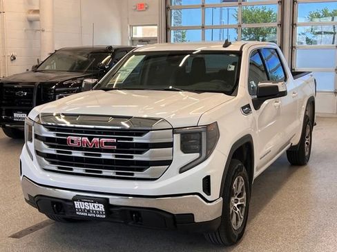 Used 2023 GMC Sierra 1500 SLE AWD/4WD image 3