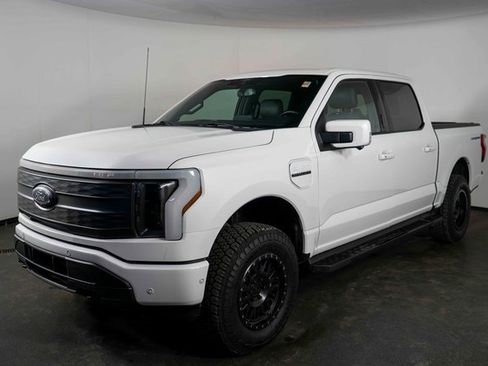 Used 2022 Ford F150 Lightning Lariat w/ Equipment Group 511A High image 3