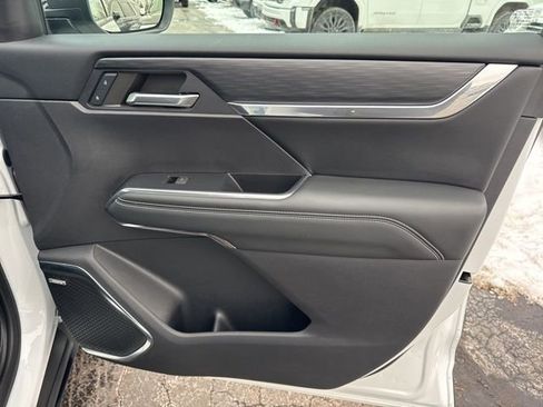 Used 2024 GMC Acadia Elevation image 27