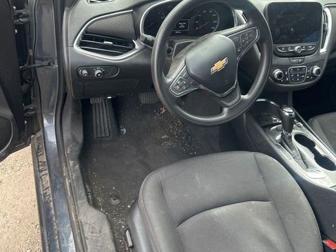 Used 2020 Chevrolet Malibu LT image 2