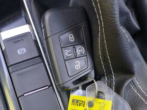 Used 2023 Volkswagen Tiguan SE image 29