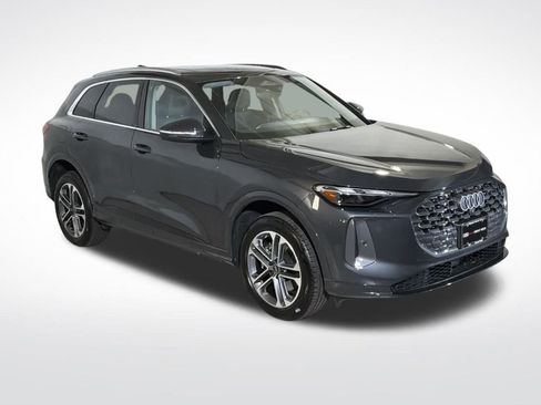 Used 2025 Audi Q5 Premium w/ Convenience Package image 11