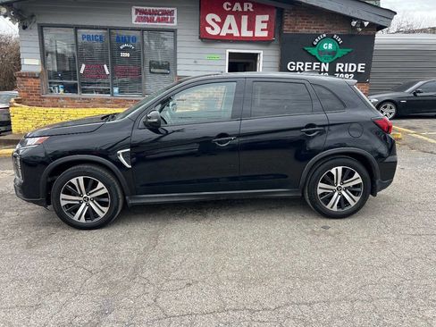 Used 2021 Mitsubishi Outlander Sport SE image 2