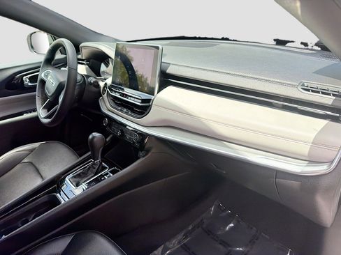 Used 2024 Jeep Compass Limited image 32