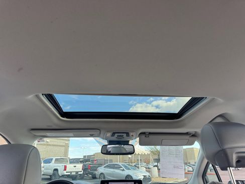 Used 2021 Toyota Sienna XLE image 33