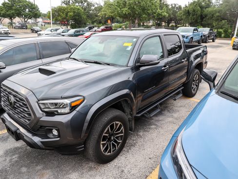 Used 2023 Toyota Tacoma TRD Sport w/ Technology Package AWD/4WD image 3