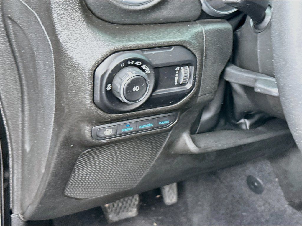 Used 2023 Jeep Wrangler Unlimited Sahara AWD/4WD image 11