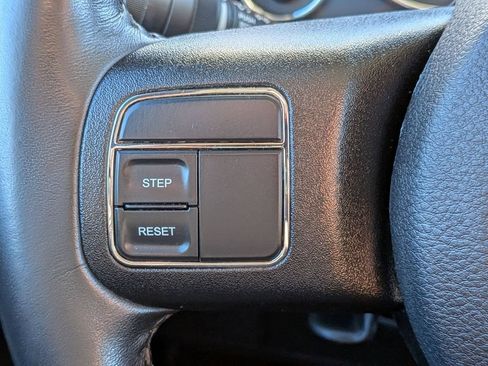 Used 2018 Jeep Wrangler Unlimited Sahara AWD/4WD image 12