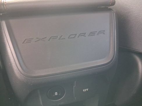 Used 2025 Ford Explorer Active AWD/4WD image 15