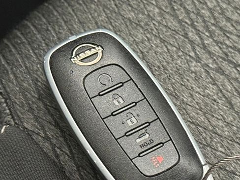 Used 2025 Nissan Rogue SV image 27