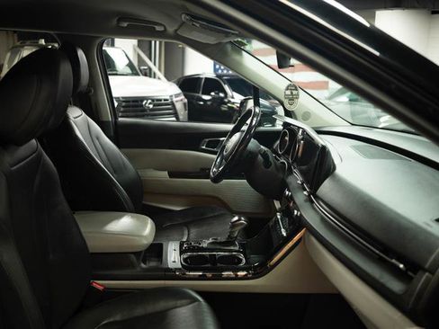 Used 2022 Kia Carnival EX FWD image 13