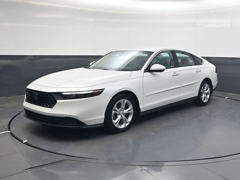 Used 2023 Honda Accord LX image 8