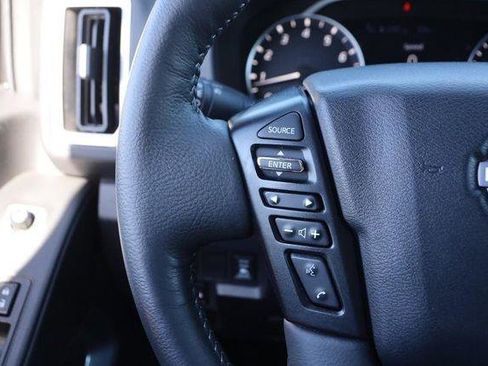 Used 2025 Nissan Frontier SV w/ SV Convenience Package image 11