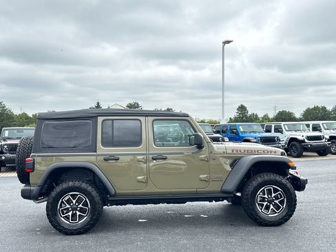 Used 2025 Jeep Wrangler Unlimited Rubicon w/ Technology Group AWD/4WD image 2