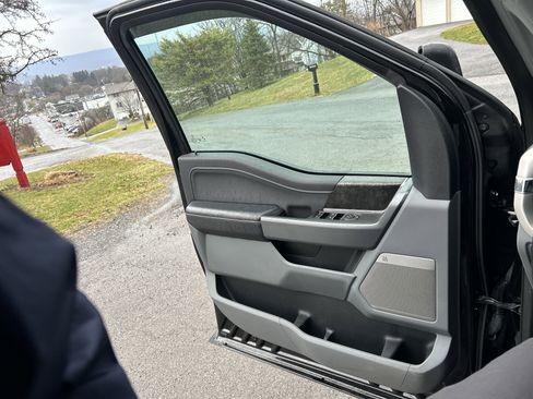 Used 2021 Ford F150 XLT w/ Equipment Group 302A High image 17