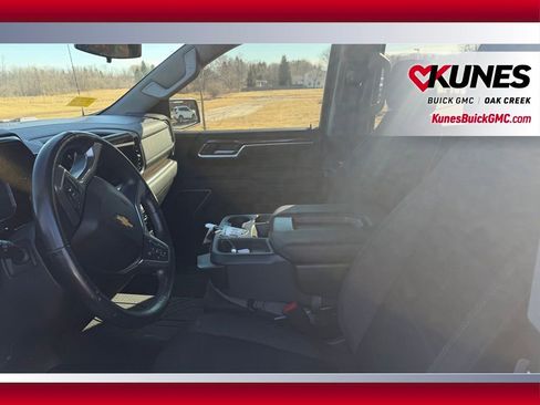 Used 2022 Chevrolet Silverado 1500 LT w/ Convenience Package II image 8