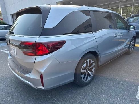 Used 2025 Honda Odyssey EX-L image 5