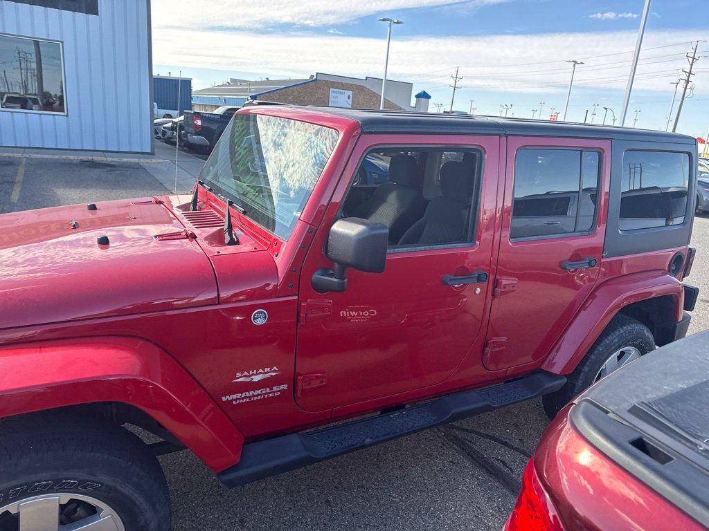 Used 2012 Jeep Wrangler Unlimited Sahara w/ Dual Top Group AWD/4WD image 4