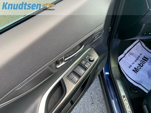 Used 2022 Toyota Venza XLE image 20