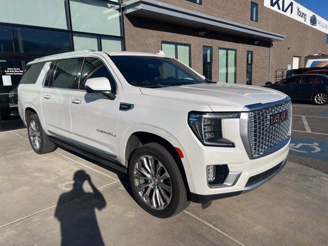 Used 2021 GMC Yukon XL Denali w/ Denali Ultimate Package AWD/4WD image 2