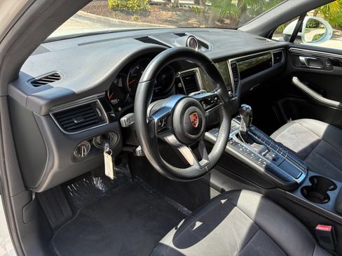 Used 2017 Porsche Macan AWD/4WD image 18