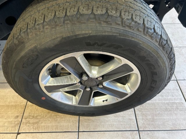 Used 2019 Jeep Wrangler Unlimited Sahara AWD/4WD image 18