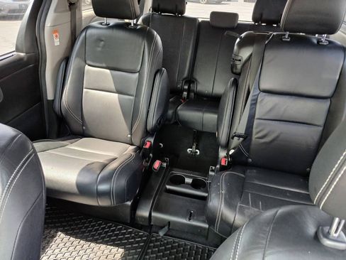 Used 2019 Toyota Sienna SE FWD image 19
