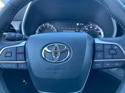 New 2026 Toyota Highlander XLE image 10
