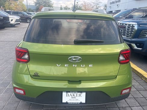 Used 2023 Hyundai Venue SEL image 4