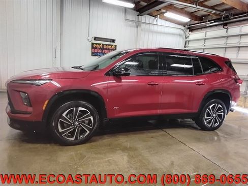 Used 2025 Buick Enclave Sport Touring w/ Power Package FWD image 5