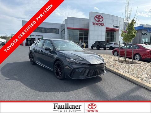 Used 2025 Toyota Camry SE image 1