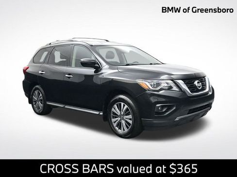 Used 2020 Nissan Pathfinder SV image 1